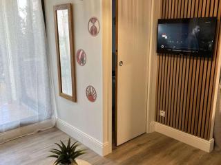 Appartement T2 avec grande terrasse, parking, animaux admis et piscine - FR-1-195-94 - 1