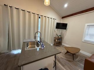 Peaceful Mini Home Near The Lake - 2