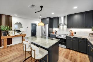 Central Midland Modern Retreat - 5