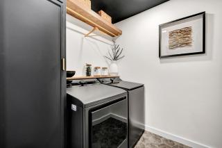 Central Midland Modern Retreat - 4