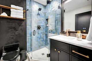 Central Midland Modern Retreat - 1