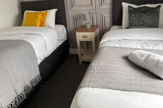 House - Sleeps 10 - Parking - Stn Close - 4