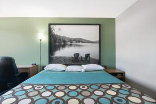 Super 8 by Wyndham Milbank SD - 5