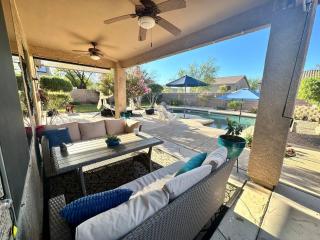 Desert Oasis 4BD 3BA, Lux Resort Pool in Mesa, AZ - 9