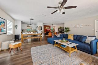 10 min to Springs Hot Tub Game Room Private Yard EV - 7