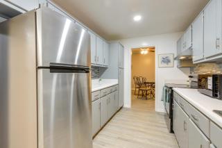 Artistic Escape in Fayetteville! Cozy Couples Apt - 9