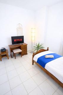 Paphos Service Hostel - 9