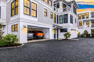 Modern East End 2-BR Home - Steps from the Beach - 4