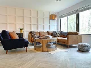 Luxe 10 guest Ski Cabin - Snowboarding Hiking Pools Golf Tennis - 0