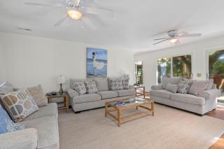 The Ugly Dolphin a Stylish Home for 12 - 7