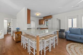 The Ugly Dolphin a Stylish Home for 12 - 4