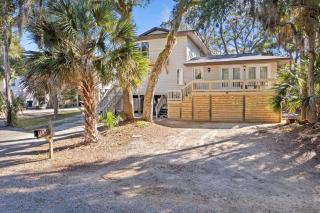 The Ugly Dolphin a Stylish Home for 12 - 5