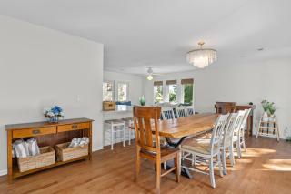 The Ugly Dolphin a Stylish Home for 12 - 3