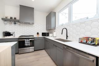 Modern Retreat with Hot Tub-Near Downtown Indy-Family Friendly - 4