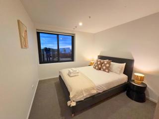 Bright 1 Bedroom Apartment with Balcony - 5