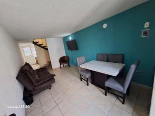 8 beds, 2 baths, across from Mercado Libre - 0
