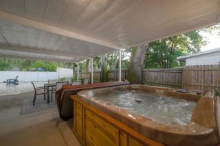 Spacious Boho Retreat Heated Pool-HotTub-Huge Yard - 7