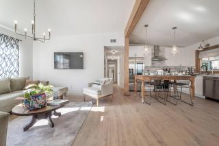 Spacious Boho Retreat Heated Pool-HotTub-Huge Yard - 3