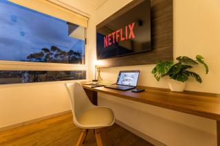 Skyline View, Private Jacuzzi, AC and King Bed - 7