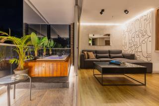 Skyline View, Private Jacuzzi, AC and King Bed - 3