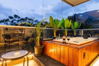 Skyline View, Private Jacuzzi, AC and King Bed - 4