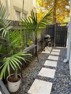 Centrally Located SOHO Retreat Walk to UT & Dining - 3