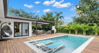 5* Luxe Getaway | Heated Pool & Outdoor Fireplace - 9