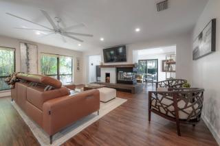 5* Luxe Getaway | Heated Pool & Outdoor Fireplace - 7