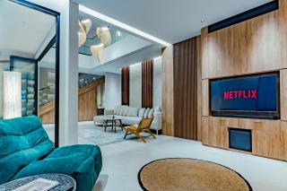 Private Pool, Fast Wifi, Full Kitchen, Min to Beach - 1