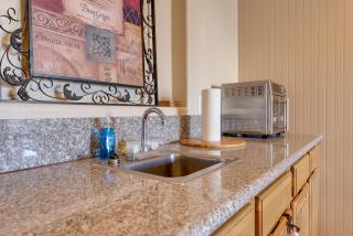 Near Parks, Shops and Eats! Bullhead City Casita - 2