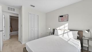 Sunny Escape Fresh, Modern Townhome Near Beaches - 5