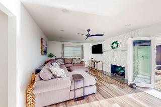 Dog-Friendly Home Saltwater Pool, Fire Pit, Games - 7