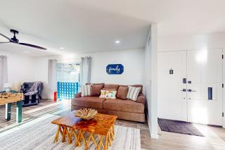 Dog-Friendly Home Saltwater Pool, Fire Pit, Games - 4