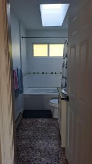 BRIGHT & MODERN QUEEN Room, in Golden Village Richmond - 2