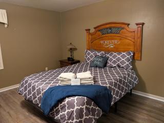 Peaceful Country Escape Pond & Private Hot Tub - 6