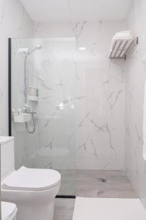 Chic Tropical Escape near Downtown - 7