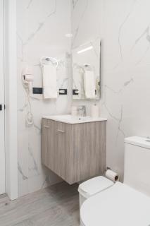 Chic Tropical Escape near Downtown - 6