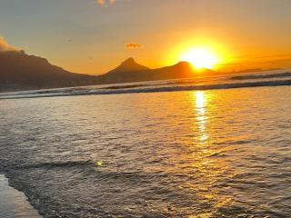 Beachfront bliss! Front row seats on Lagoon Beach - 9