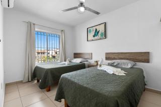 Modern Pool Side, 3 Bdrm House with parking - 7