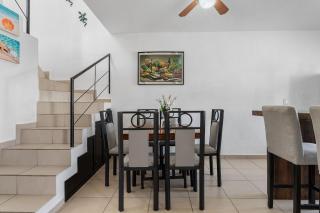 Modern Pool Side, 3 Bdrm House with parking - 3