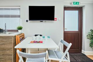 Central Portrush Apt by the Beach -Golf Terrace 4 - 4