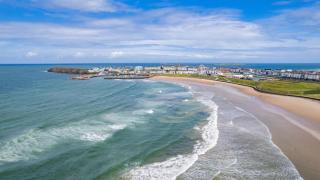 Central Portrush Apt by the Beach -Golf Terrace 4 - 5