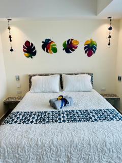 Lovely Suite steps away from the airport and beach - 5