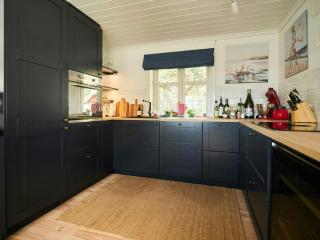 Beachfront Gem With Outdoor Kitchen In Hvaler - 6