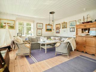 Beachfront Gem With Outdoor Kitchen In Hvaler - 3