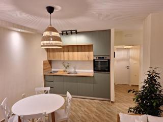 Bright boho apartment with panoramic sea view and parking - 8