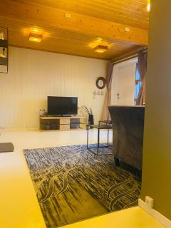 Beautiful and Cozy 3-Room house for Rent - 8