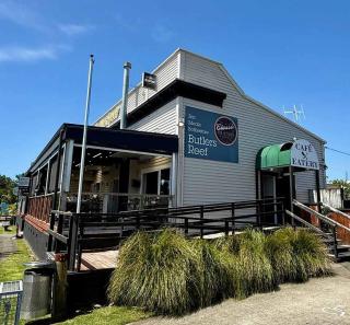 Messenger Magic - classic 5BR Kiwi bach - 7