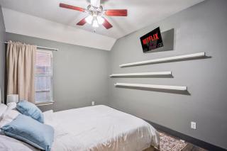 Cypress Gem, Cozy, Central & Pet-Friendly Retreat - 1