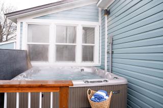 Downtown Home Private Hot Tub Walkable Location - 8